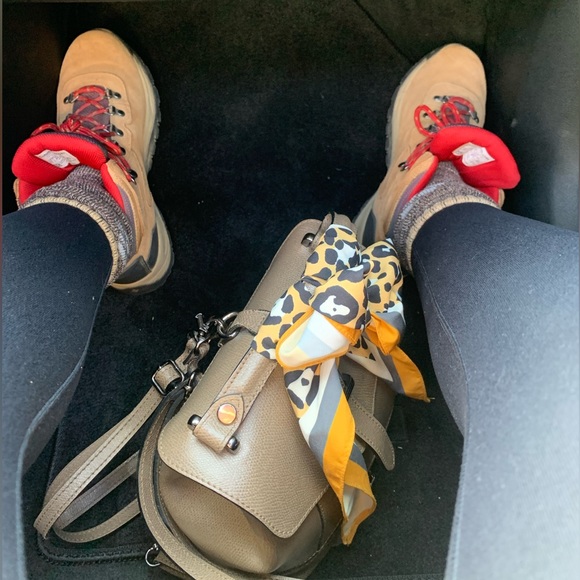 Meet your Posher, Emadia - Picture 3 of 4